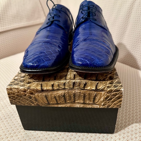 Vibrant Blue Textured Oxfords with Glossy Finish - Picture 2 of 8
